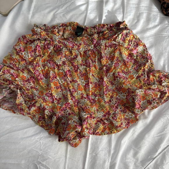 Floral print ruffle shorts - Picture 1 of 3